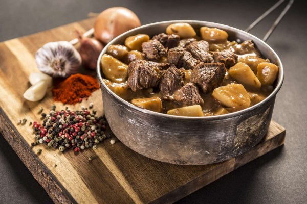 Adventure Menu | Beef goulash with boiled potatoes | MRE | 400g